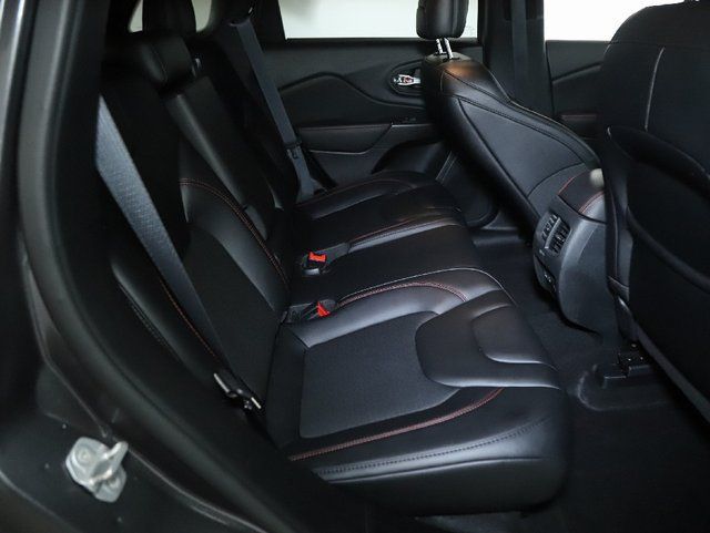 Used 2022 Jeep Cherokee Trailhawk w/ Comfort/Convenience Group AWD/4WD image 31