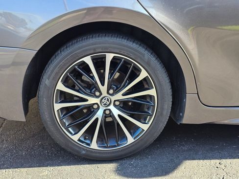 Used 2020 Toyota Camry SE w/ Carpet Mat Package FWD image 9