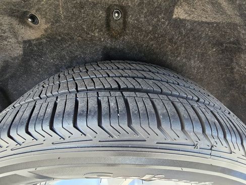 Used 2024 Chrysler Pacifica Touring-L FWD image 25