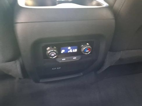Used 2025 Chevrolet Traverse LT FWD image 21