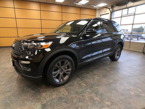 Certified 2023 Ford Explorer XLT w/ Equipment Group 202A AWD/4WD image 3