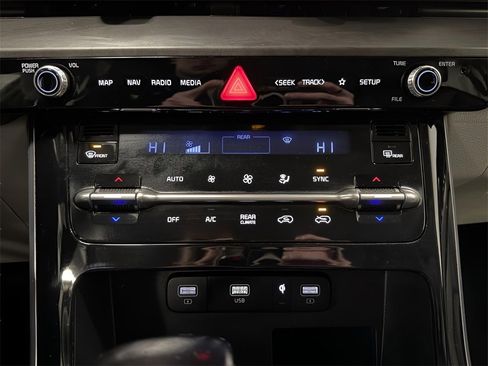 Used 2022 Kia Carnival SX image 19