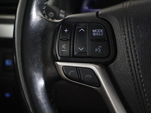 Used 2017 Toyota Highlander XLE w/ Carpet Mat Package AWD/4WD image 40