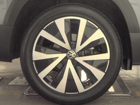 Used 2022 Volkswagen Taos SE AWD/4WD image 14