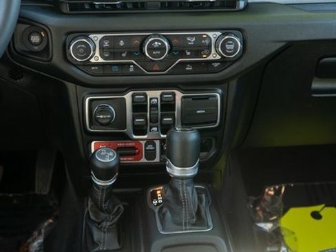 Used 2024 Jeep Wrangler Unlimited image 15