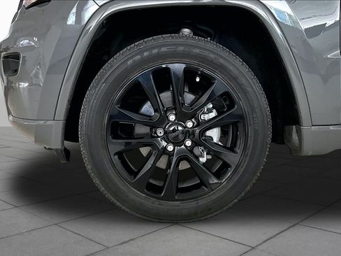 Used 2020 Jeep Grand Cherokee Altitude RWD image 10