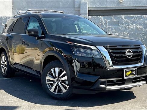 New 2025 Nissan Pathfinder SL image 13