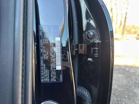 Certified 2023 Volvo XC60 B5 Plus w/ Climate Package image 33