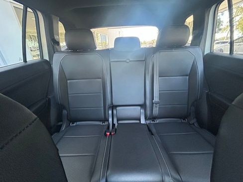 Used 2021 Volkswagen Tiguan SE R-Line image 13