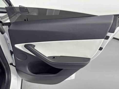 Used 2022 Tesla Model Y Performance image 44