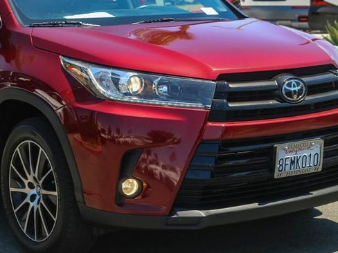 Used 2018 Toyota Highlander SE FWD image 4