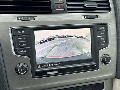 Used 2016 Volkswagen Golf S image 12