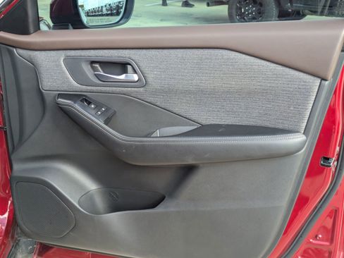 Used 2023 Nissan Rogue SV image 28