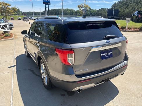 Used 2022 Ford Explorer Limited w/ Equipment Group 301A image 18