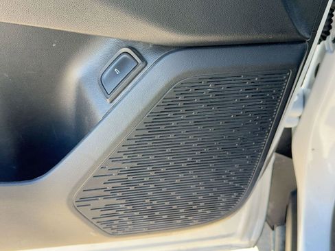 Used 2025 Chevrolet Equinox LT w/ Convenience Package II image 23