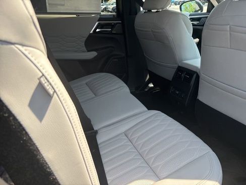 New 2025 Mitsubishi Outlander SEL image 27