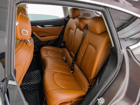 Used 2017 Maserati Levante S image 37