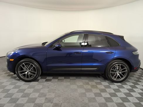 Certified 2025 Porsche Macan AWD/4WD image 2