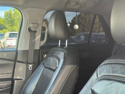 Used 2021 Ford Explorer XLT RWD image 10