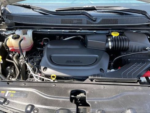 Used 2023 Chrysler Voyager LX FWD image 31