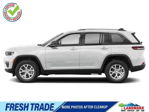 Used 2024 Jeep Grand Cherokee Laredo AWD/4WD image 1