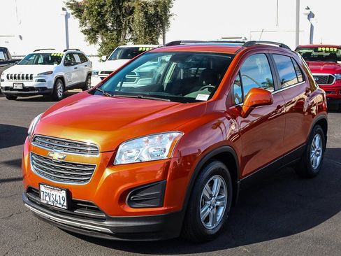 Used 2015 Chevrolet Trax LT w/ LT Sun and Sound Package image 3