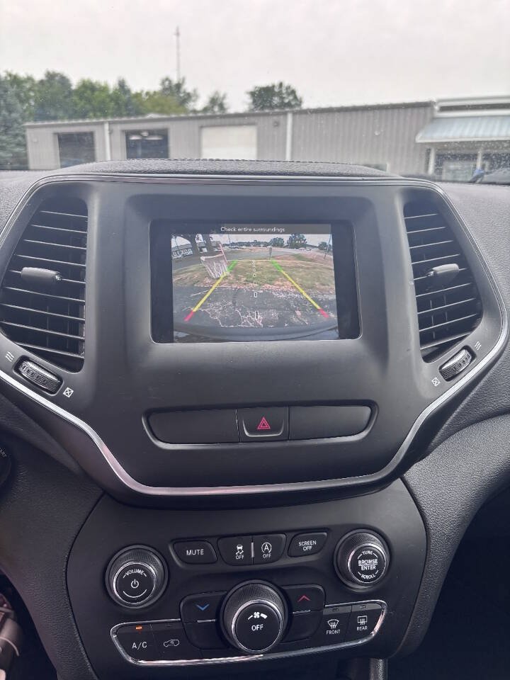 Used 2019 Jeep Cherokee Latitude w/ Popular Appearance Group AWD/4WD image 5