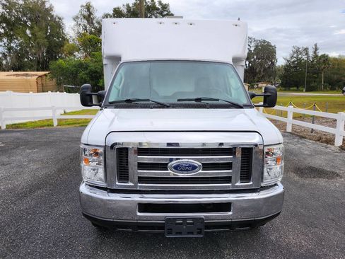 Used 2018 Ford E-350 and Econoline 350 Super Duty w/ Power Windows & Locks Group image 9