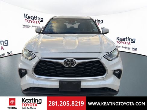 Used 2021 Toyota Highlander XLE image 2