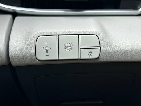 Used 2024 Hyundai Elantra Limited FWD image 31