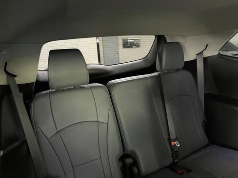 Used 2018 Buick Enclave Essence image 28