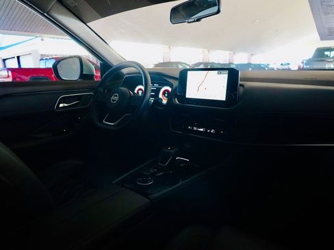 Used 2021 Nissan Rogue Platinum image 8