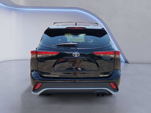 Used 2021 Toyota Highlander XSE AWD/4WD image 4
