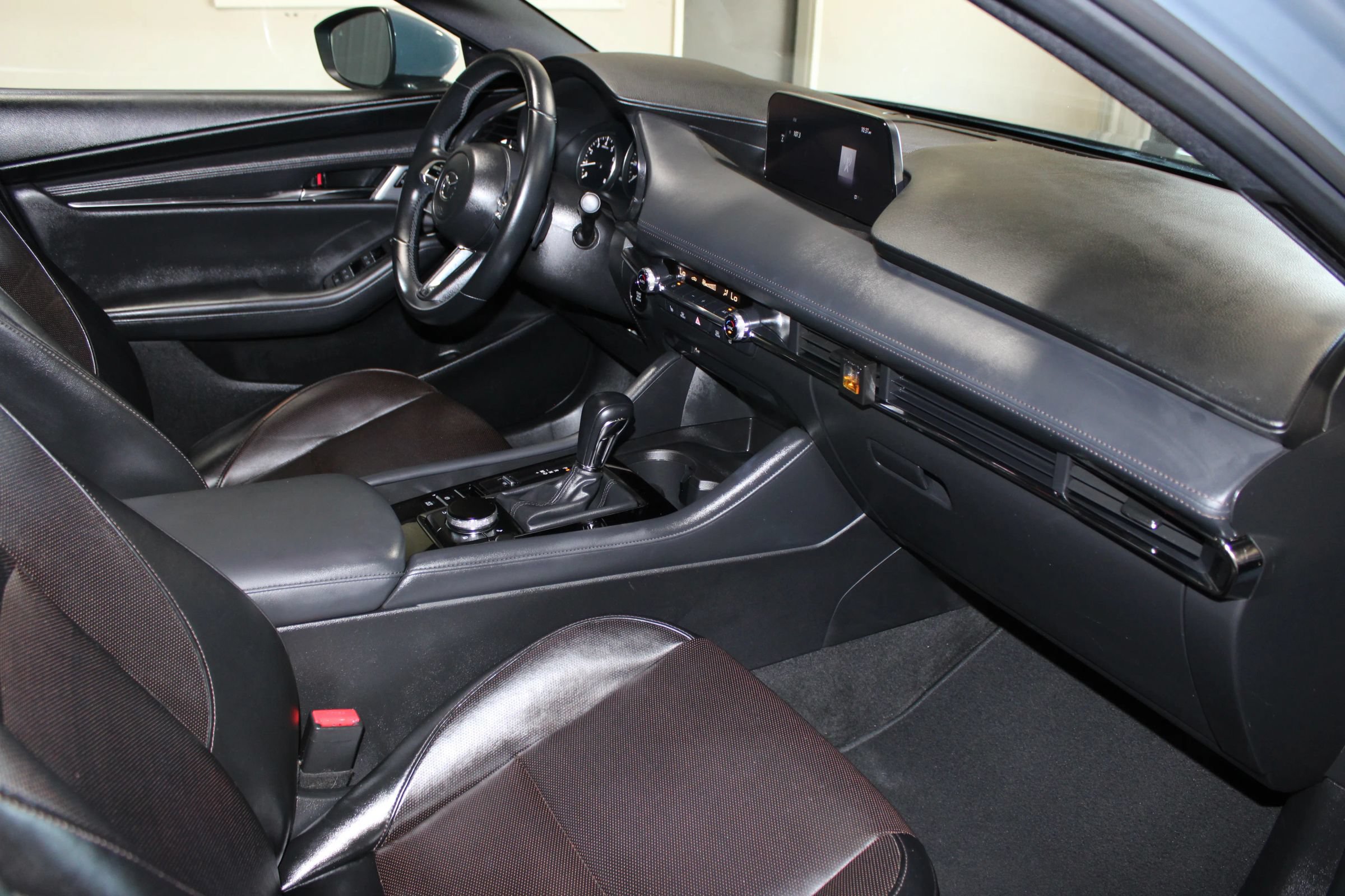 Used 2021 MAZDA MAZDA3 s FWD image 29