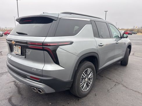 Used 2024 Chevrolet Traverse LT image 5