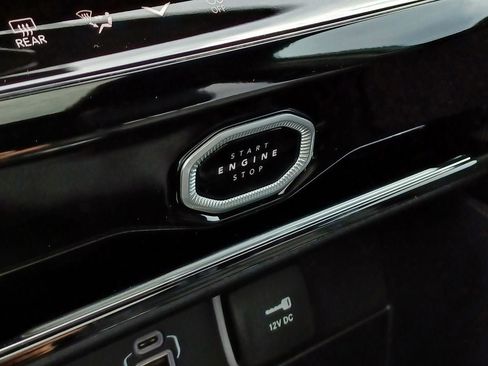 New 2026 Jeep Grand Cherokee Limited w/ Limited Altitude Package AWD/4WD image 19
