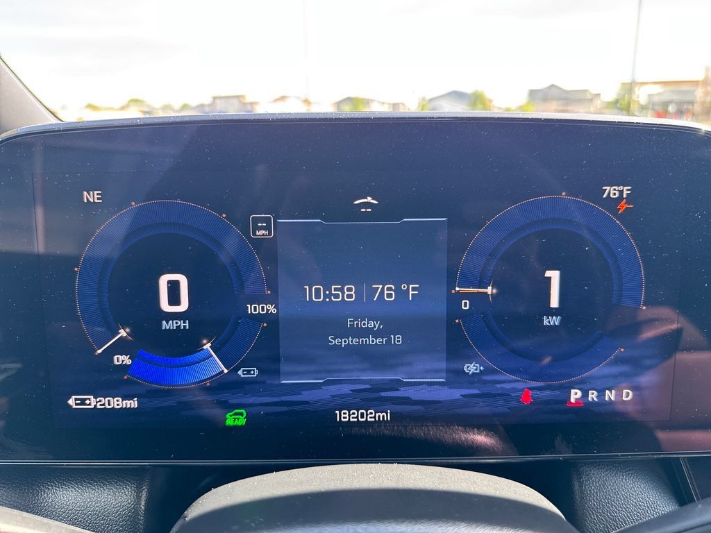 Used 2025 Chevrolet Equinox EV RS w/ LPO, Trailering Package AWD/4WD image 15