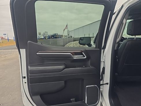 Used 2025 GMC Sierra 1500 SLT image 18