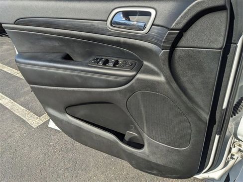 Certified 2022 Jeep Grand Cherokee Laredo X image 20