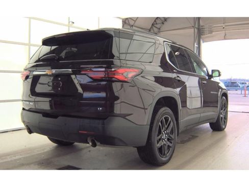 Used 2023 Chevrolet Traverse LT w/ Rear Camera Mirror Package image 2