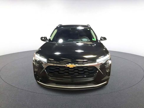 Used 2025 Chevrolet Trax LT w/ LT Convenience Package image 4