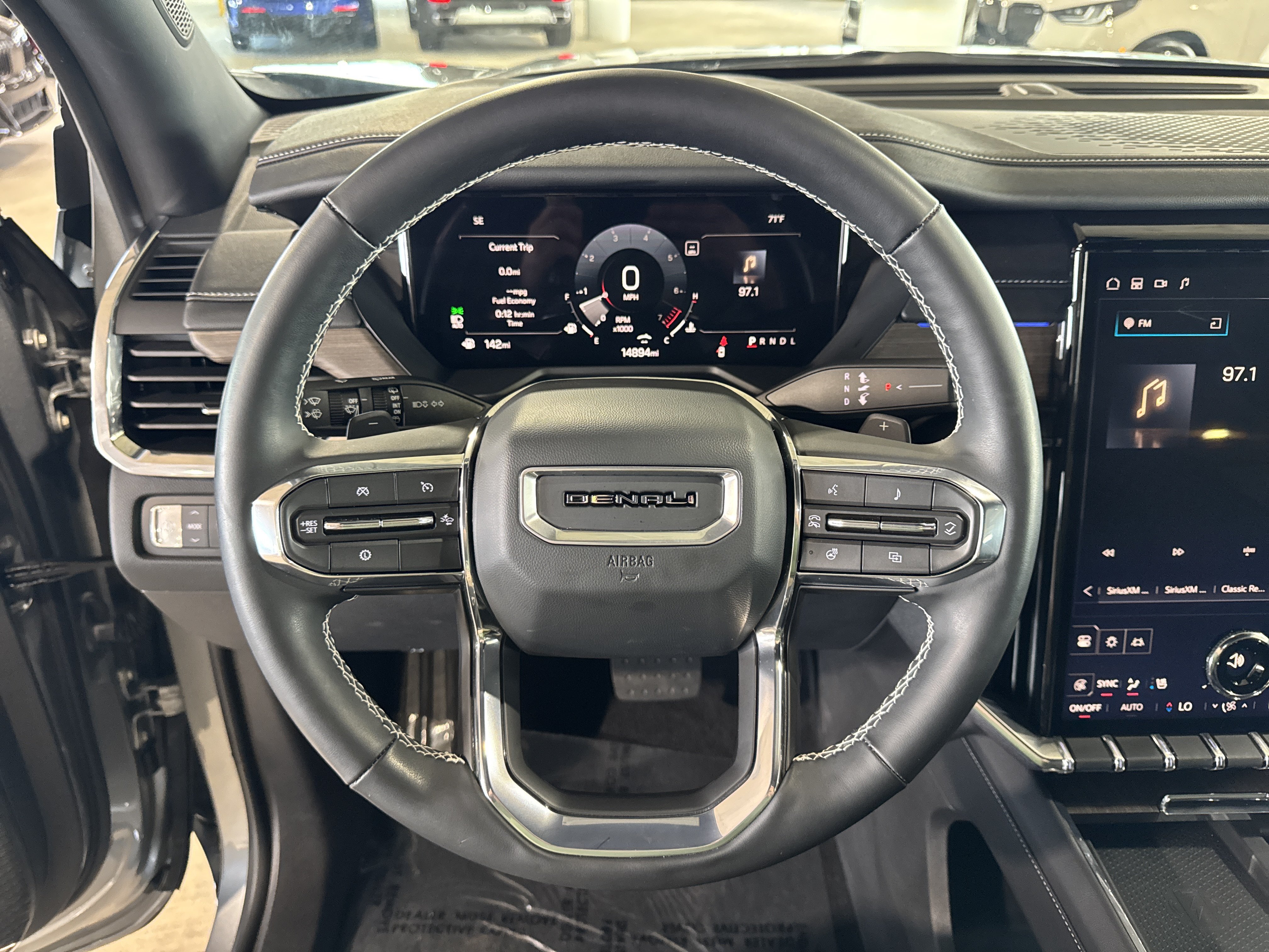 Used 2025 GMC Acadia Denali FWD image 22