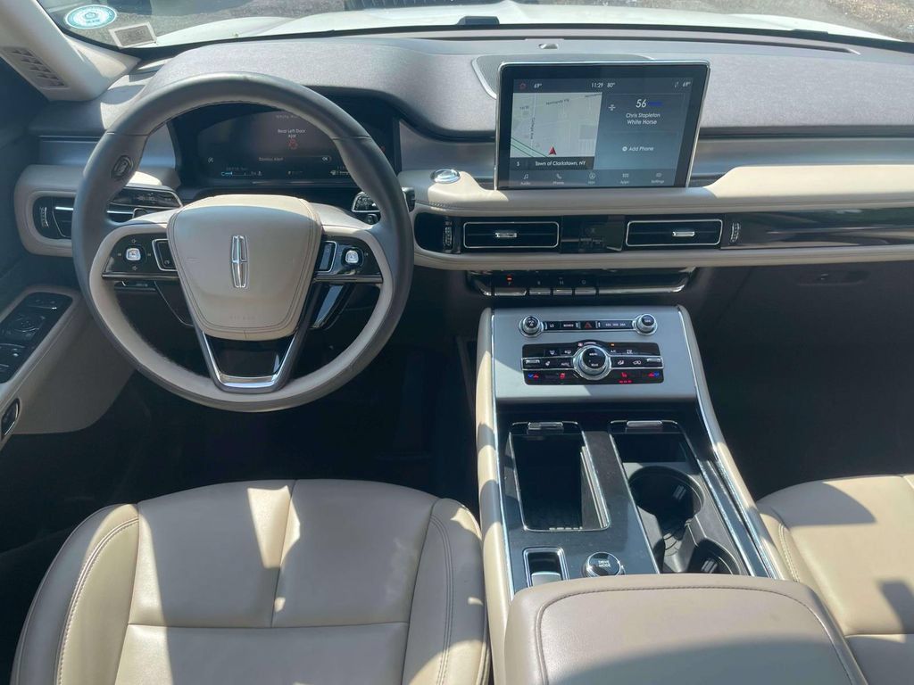 Used 2022 Lincoln Aviator AWD w/ Premium Package image 13