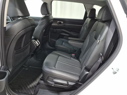 Used 2025 Kia Sorento SX AWD/4WD image 13
