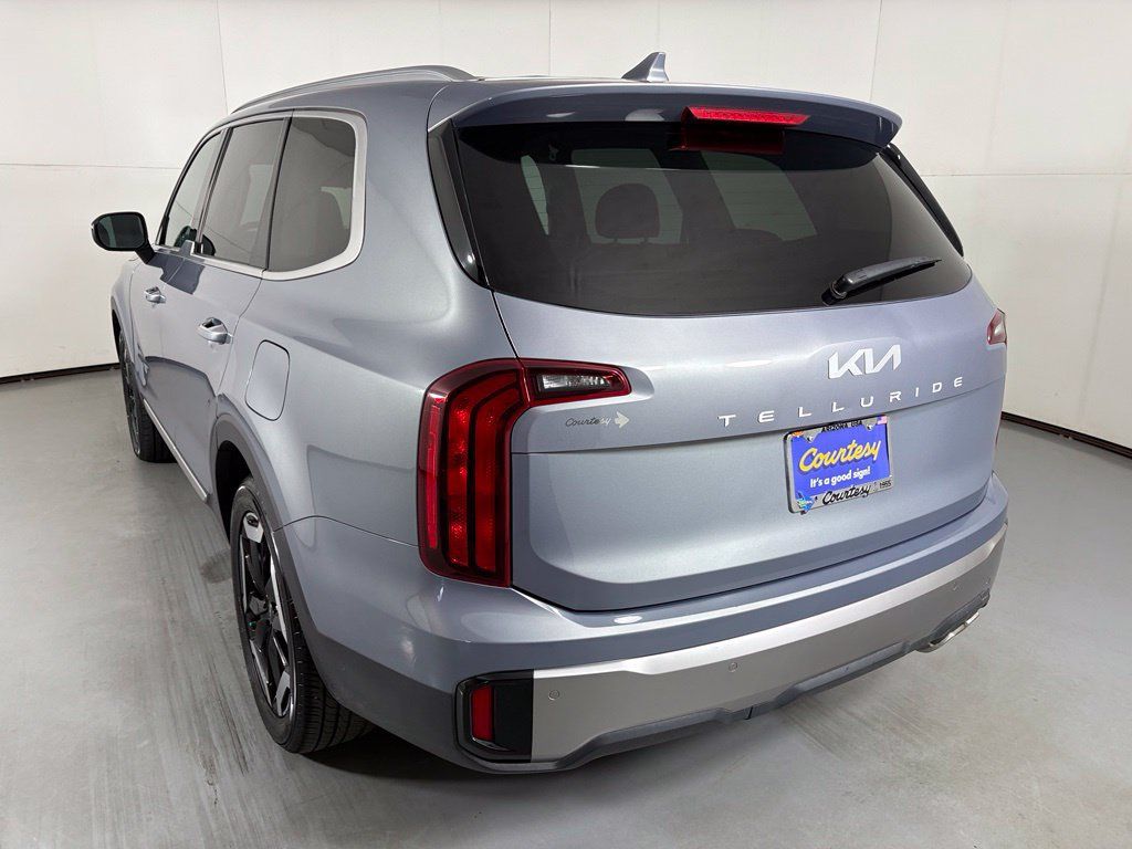 Used 2025 Kia Telluride S FWD image 6
