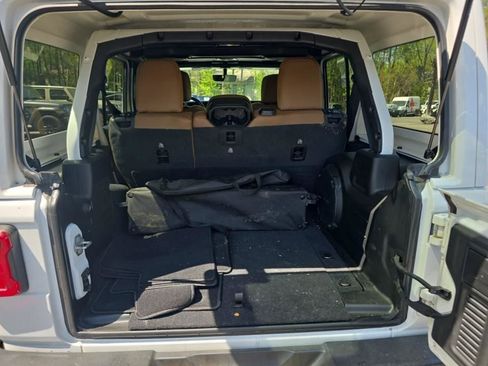 Used 2021 Jeep Wrangler Unlimited Sahara image 10
