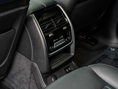 Used 2024 BMW X7 M60i w/ Executive Package image 21