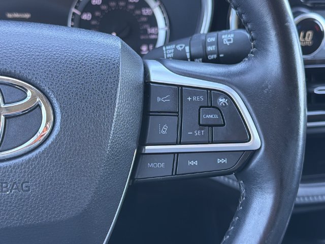 Used 2023 Toyota Highlander XLE AWD/4WD image 29