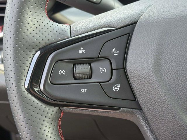 Used 2025 Chevrolet Trax RS w/ Sunroof Package FWD image 22