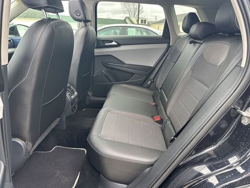 Used 2023 Volkswagen Taos SE w/ Panoramic Sunroof Package image 30